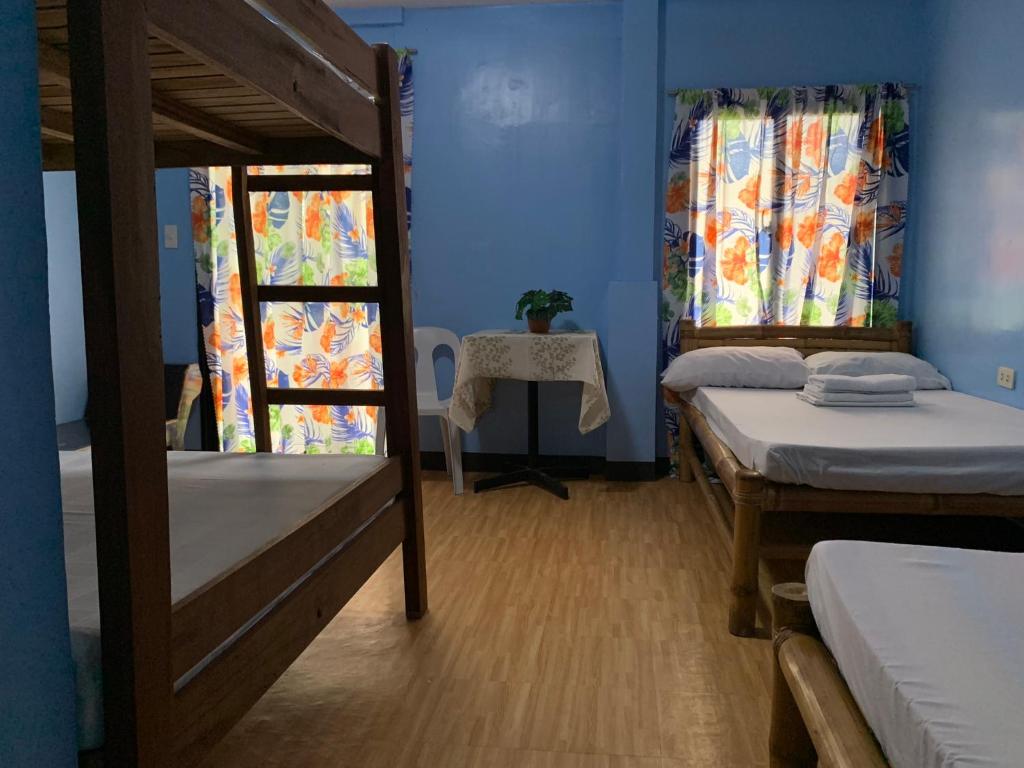 Postel nebo postele na pokoji v ubytování Old Parola Seaside Inn