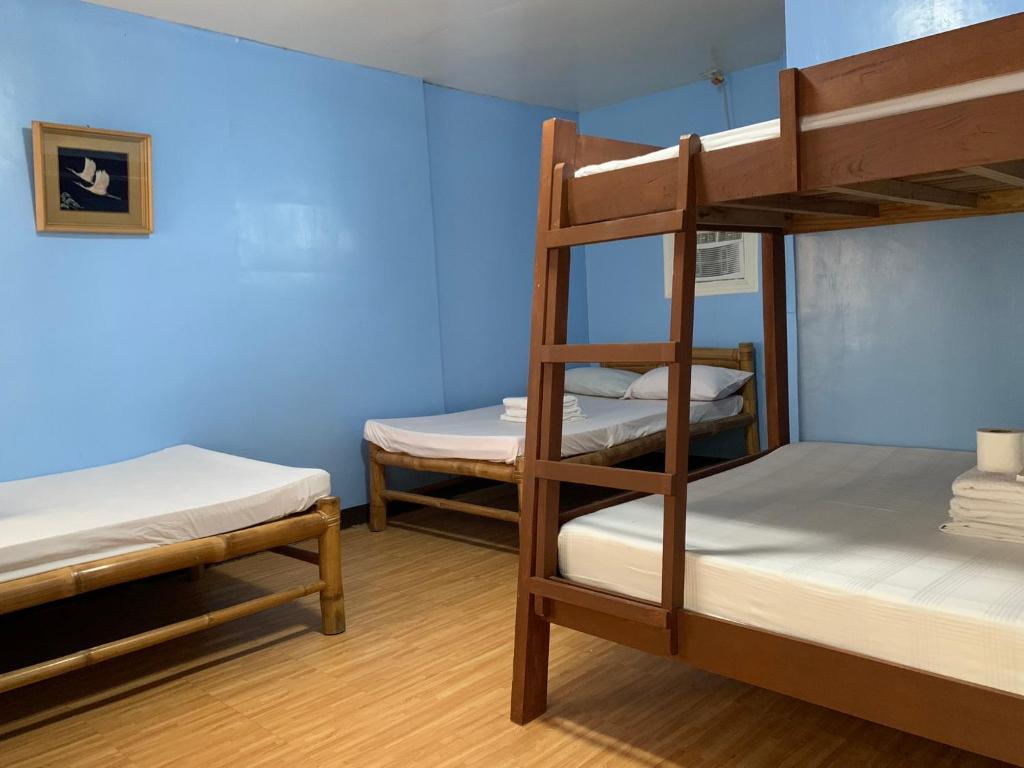 Postel nebo postele na pokoji v ubytování Old Parola Seaside Inn