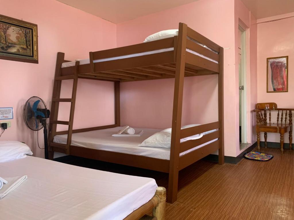 Postel nebo postele na pokoji v ubytování Old Parola Seaside Inn