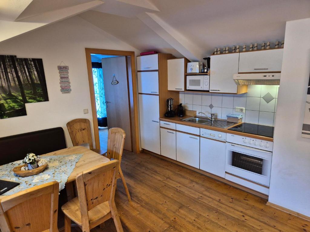 Kuchyň nebo kuchyňský kout v ubytování Ferienhaus Alfenz