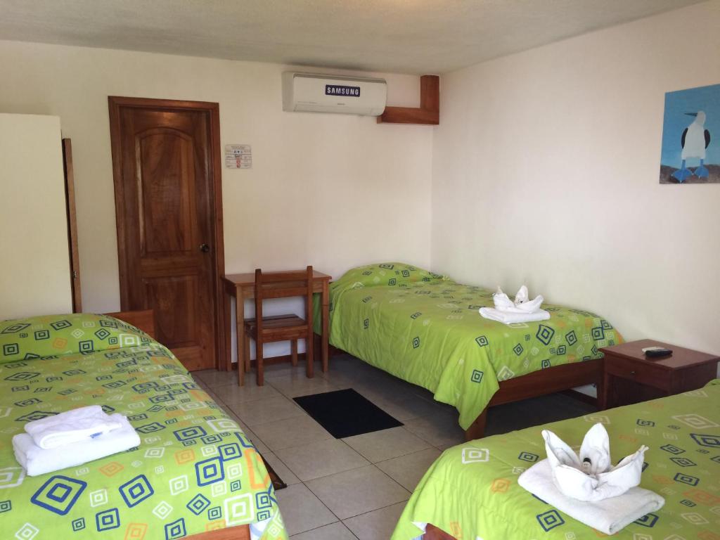 Hostal White House Galapagos - Dreibettzimmer