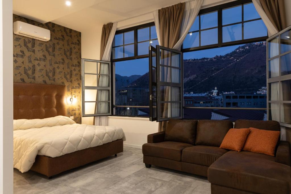 Living Lake Como-Rooms&Parking - 1