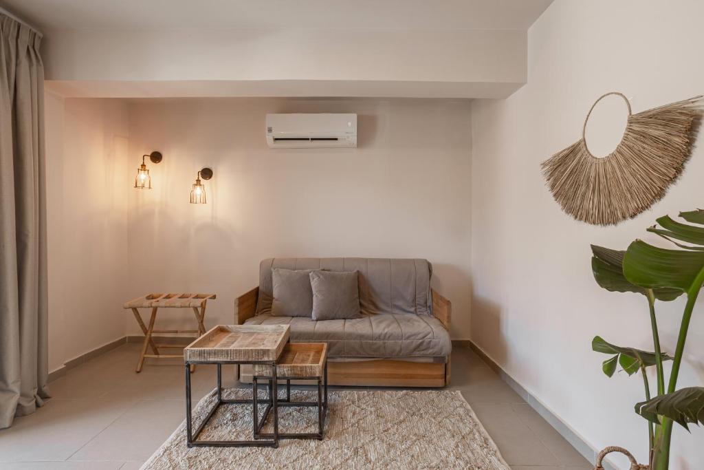 Posedenie v ubytovaní Amal Kythnos Suites