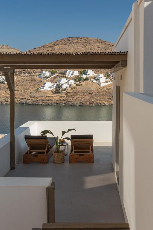 Balkón alebo terasa v ubytovaní Amal Kythnos Suites
