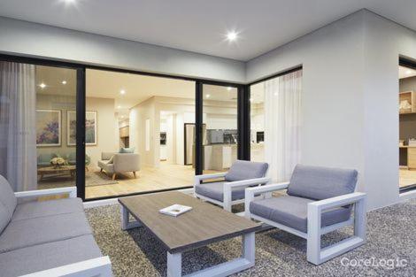 Posezení v ubytování Luxury Bedroom in a Resort Style Home
