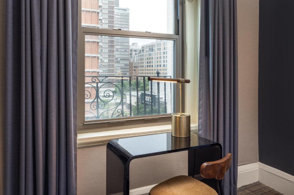 Copley Square Hotel, a FOUND Hotel - King Room With Roll-In Shower - Disability Access