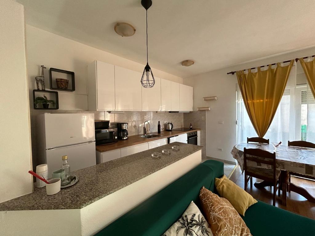 Kuchyňa alebo kuchynka v ubytovaní Apartman Petra