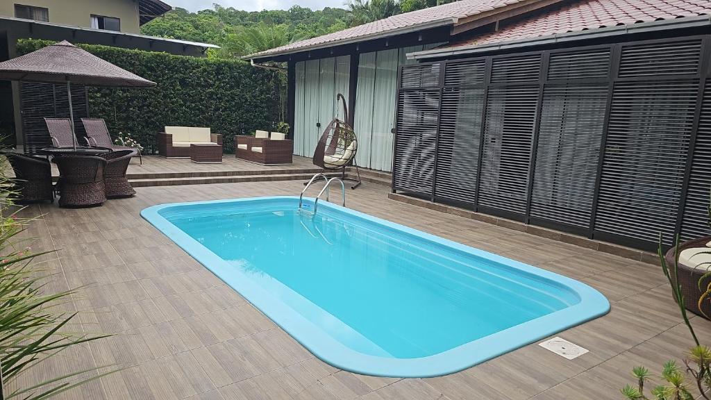 a large blue swimming pool on a patio at Presto Hotel in Blumenau