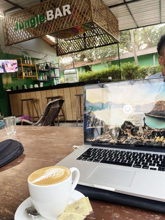Příslušenství pro přípravu čaje a kávy v ubytování Jungle by sturmfrei Morjim