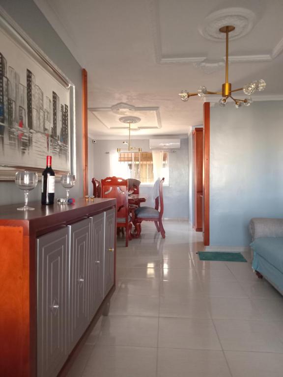 Χώρος καθιστικού στο apartamento 3 habitaciones 15 minutos aeropuerto las america
