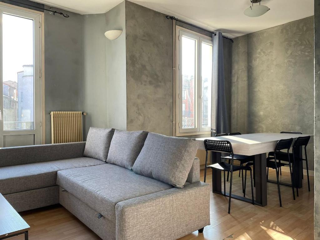 Posezení v ubytování Spacious apartment with balconies Downtown