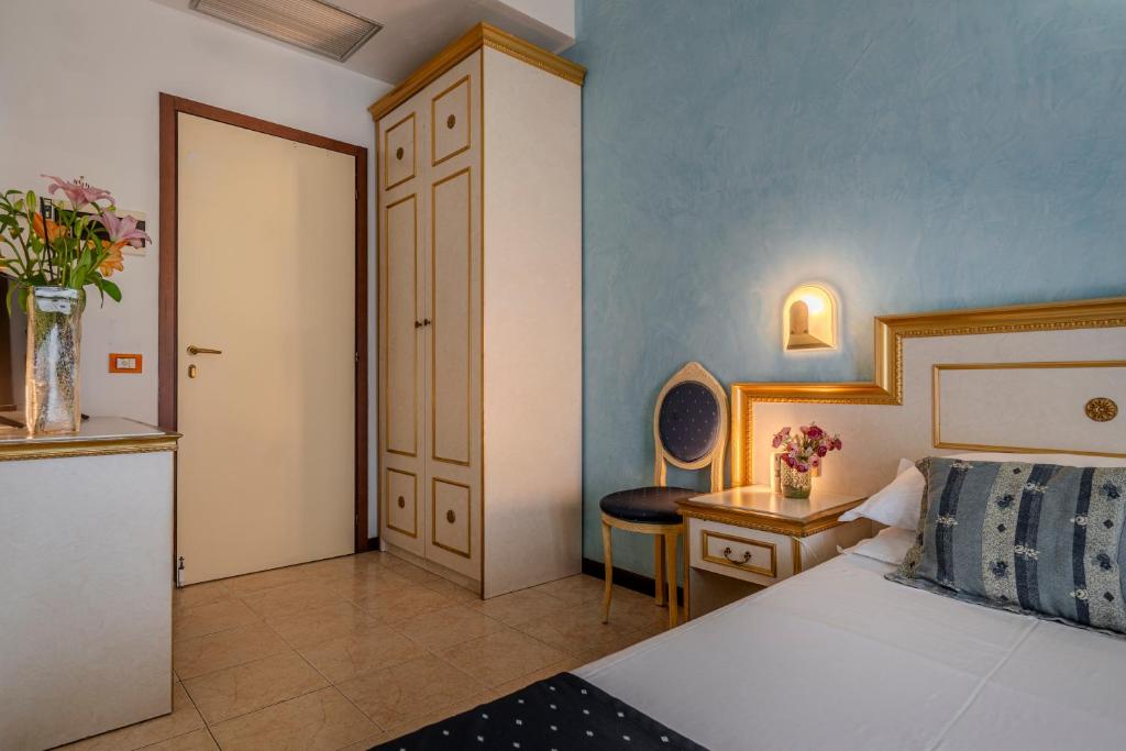 Postel nebo postele na pokoji v ubytování Hotel King
