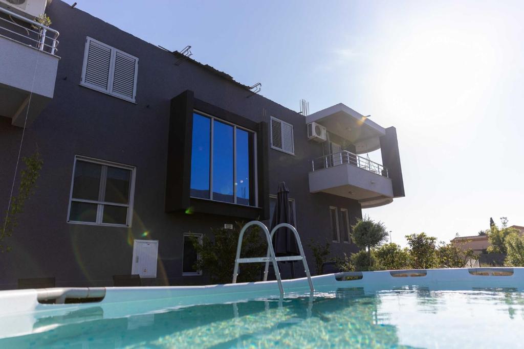 Bazén v ubytování Sunshine Apartments nebo v jeho okolí