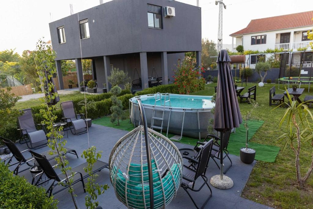 Bazén v ubytování Sunshine Apartments nebo v jeho okolí