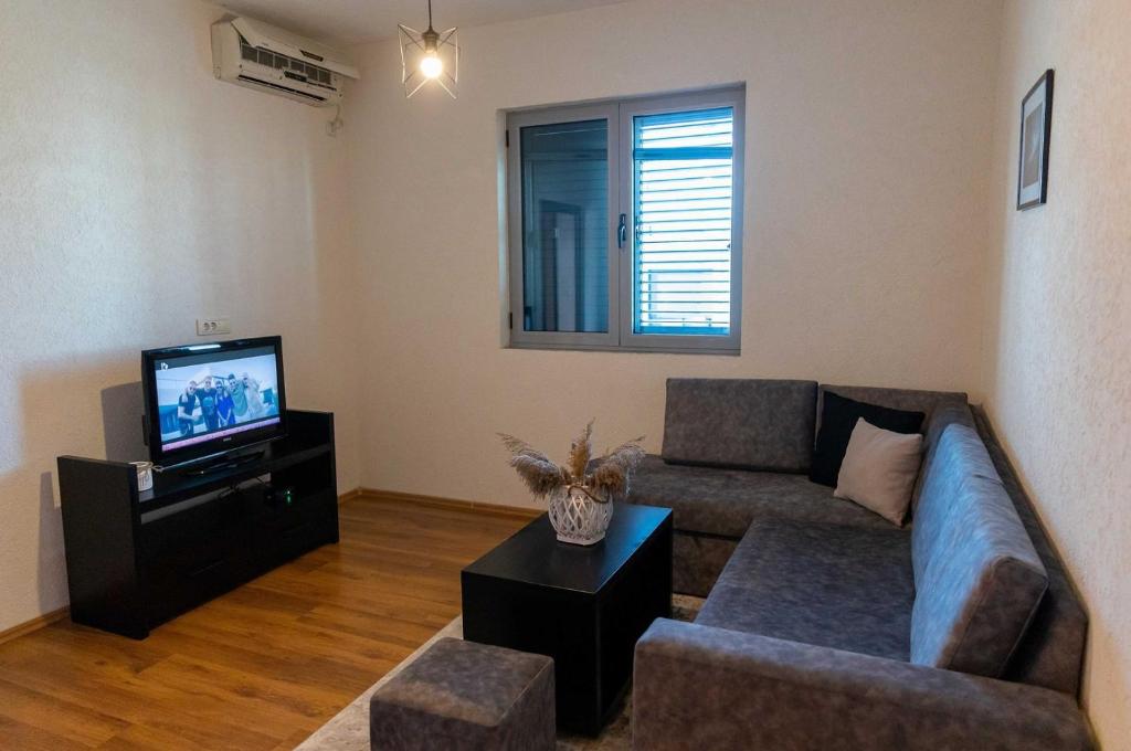 TV a/nebo společenská místnost v ubytování Sunshine Apartments