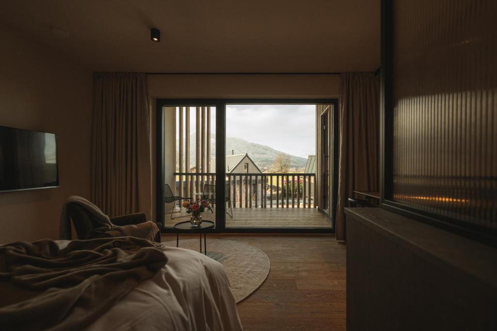 Nespecifikovaný výhled na hory nebo výhled na hory při pohledu z hotelu