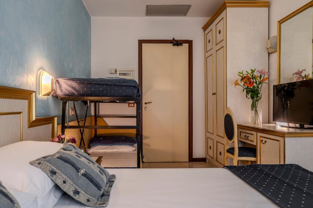 Postel nebo postele na pokoji v ubytování Hotel King