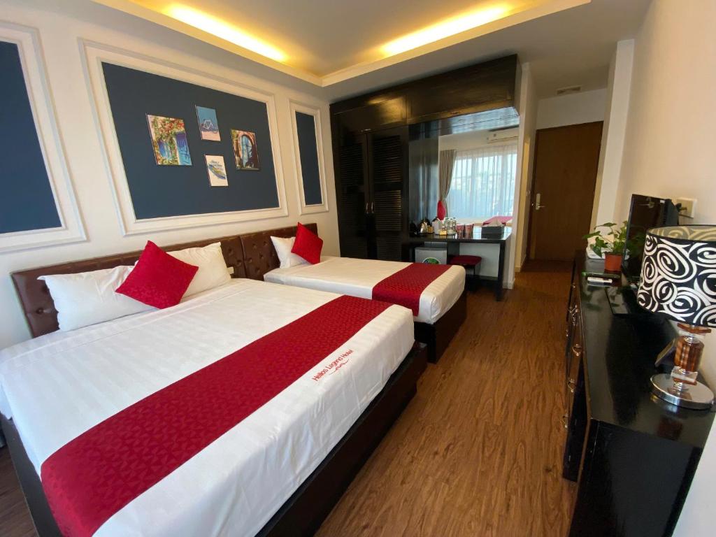 Postel nebo postele na pokoji v ubytování Eclipse Legend Hotel
