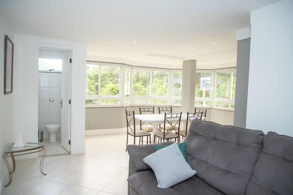 Χώρος καθιστικού στο Conforto e Localização no Coração de POA SK1661