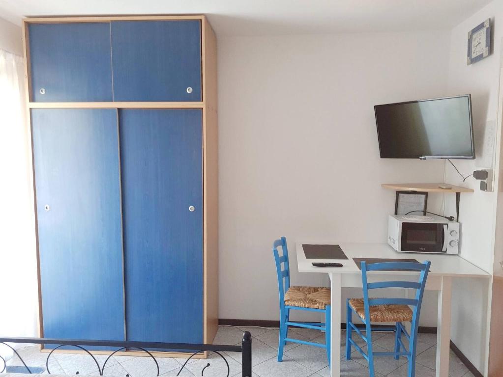 TV a/nebo společenská místnost v ubytování Apartments Bugi