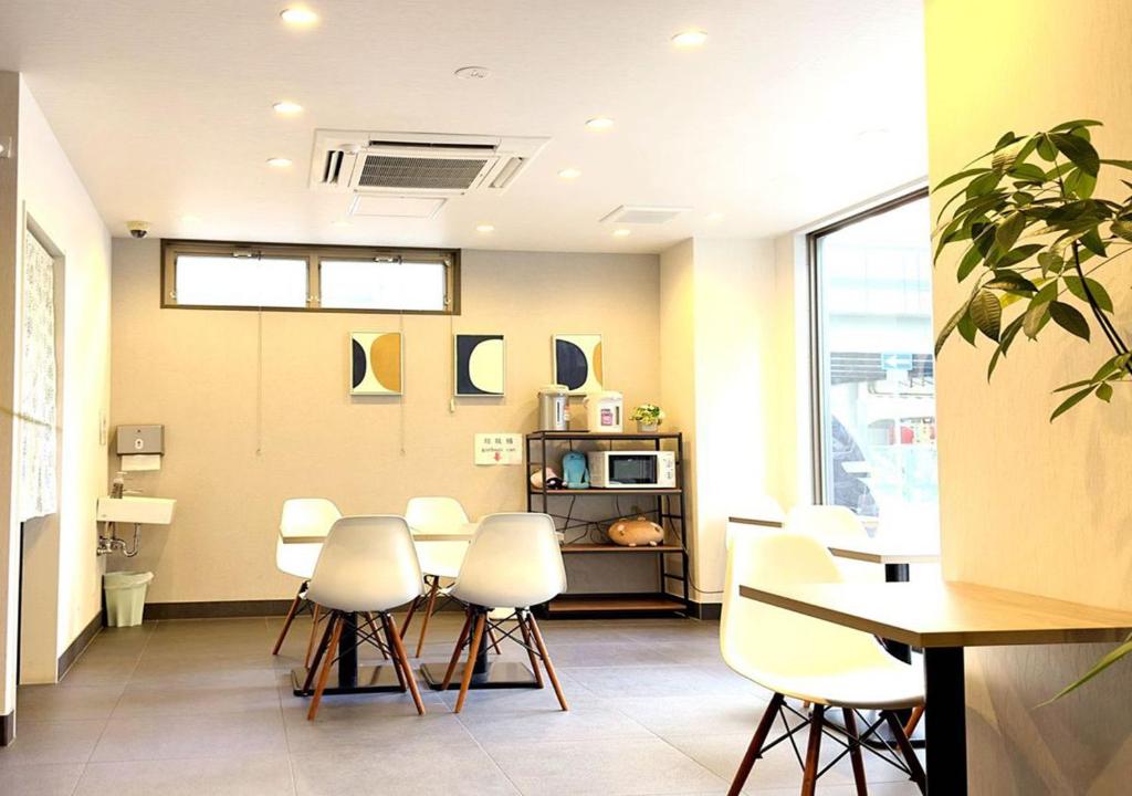 Kuchyň nebo kuchyňský kout v ubytování Floral Hotel · SakaisuJi-Honmachi Osaka