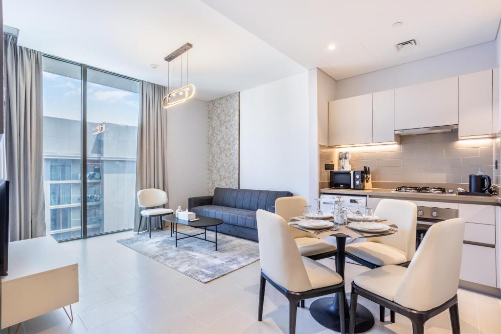 STAY BY LATINEM Luxury 1BR Holiday Home CV A2806 near Burj Khalifa - Housity