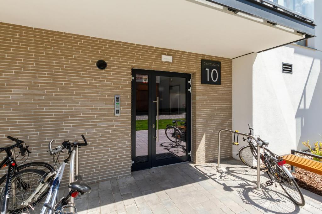 Jazda na bicykli v okolí ubytovania Apartament z widokiem na morze obok Parku Millenium w Gdańsku by Noclegi Renters