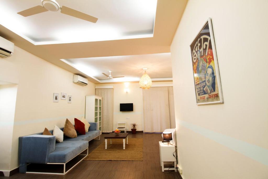TV a/nebo společenská místnost v ubytování Anara Service Apartments - Greater Kailash Part II