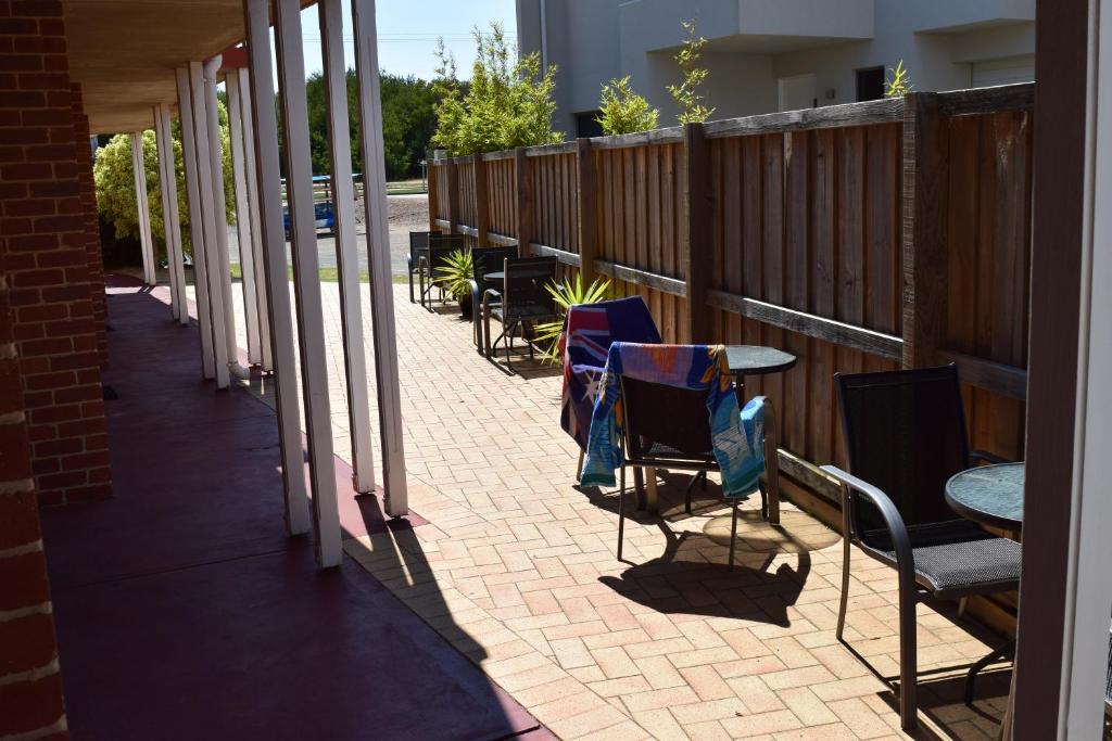 Ein Balkon oder eine Terrasse in der Unterkunft The Jetty Resort