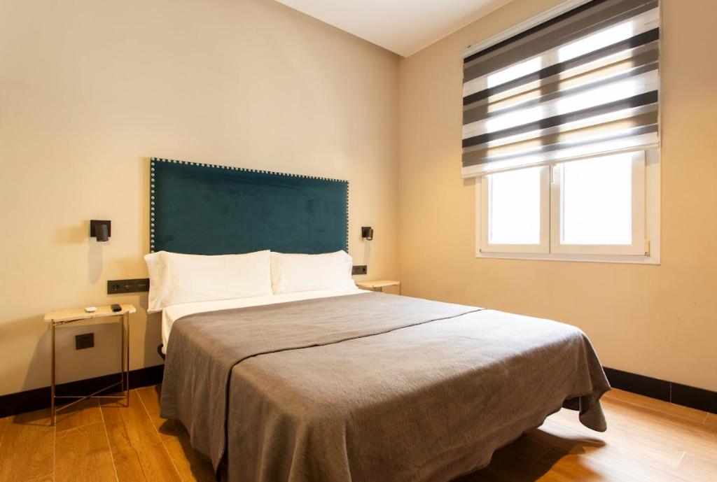 Postel nebo postele na pokoji v ubytování Negresco Gran Via