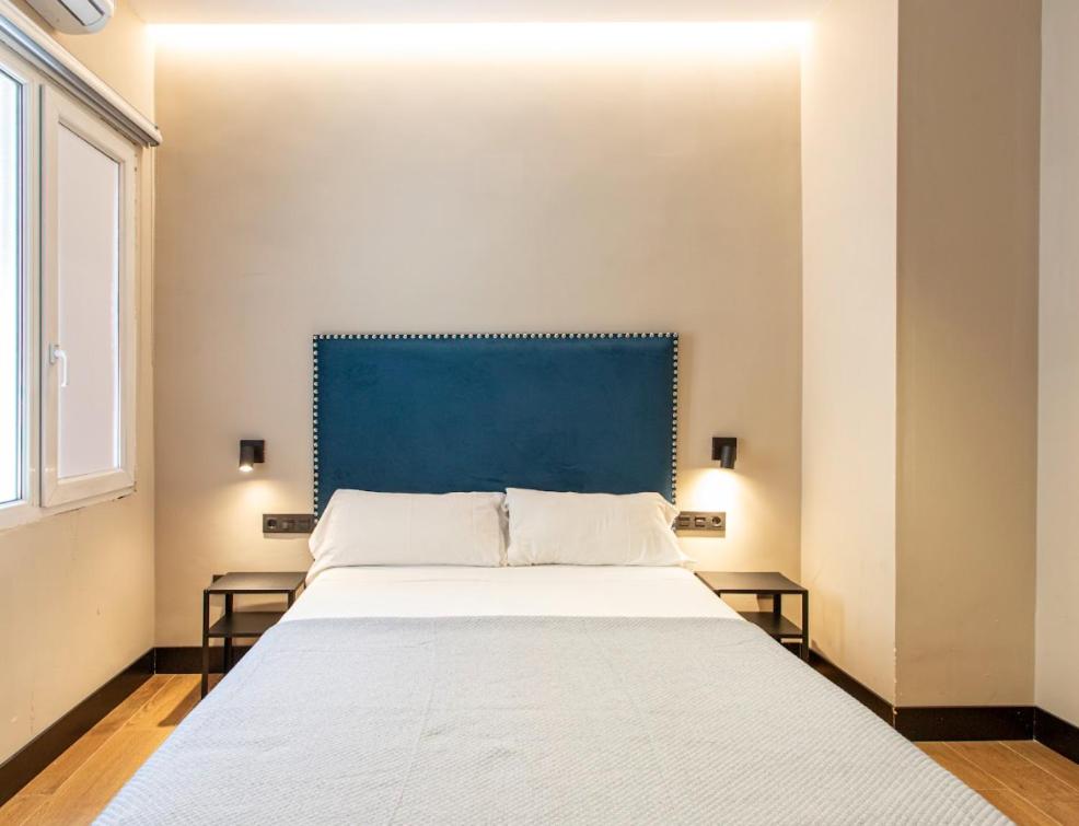 Postel nebo postele na pokoji v ubytování Negresco Gran Via