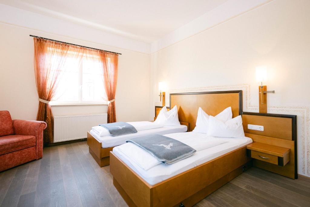 Postel nebo postele na pokoji v ubytování Gasthof Hotel Jägerwirt