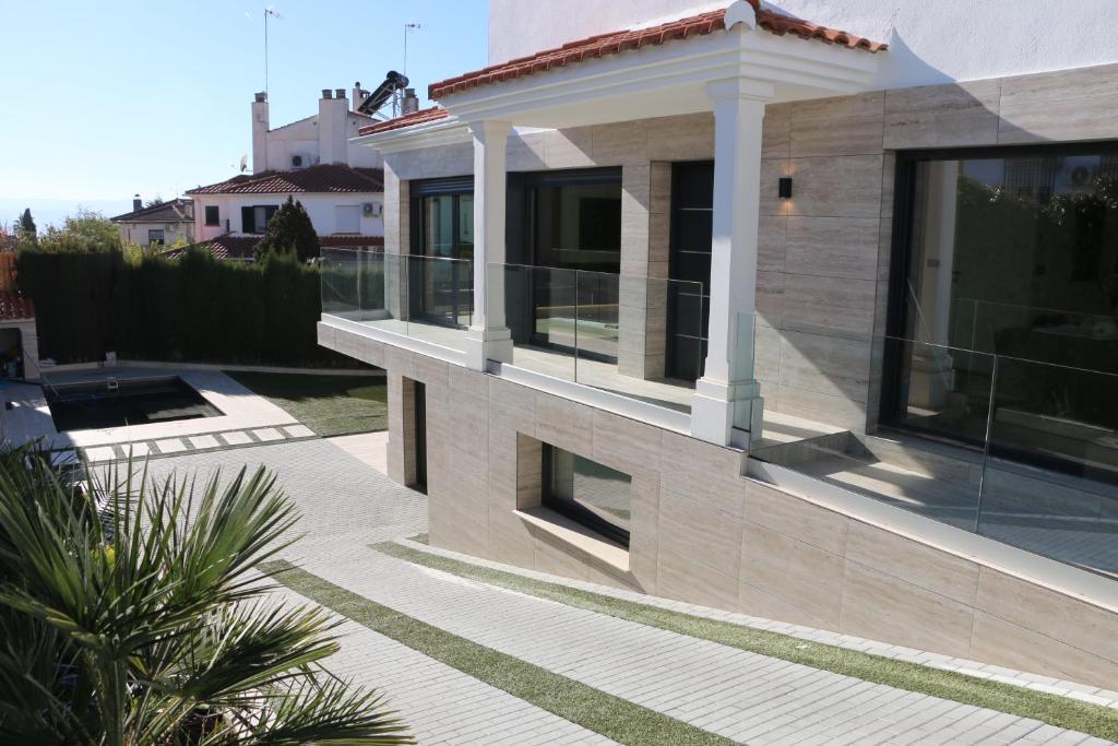 Το κτήριο όπου στεγάζεται  η βίλα