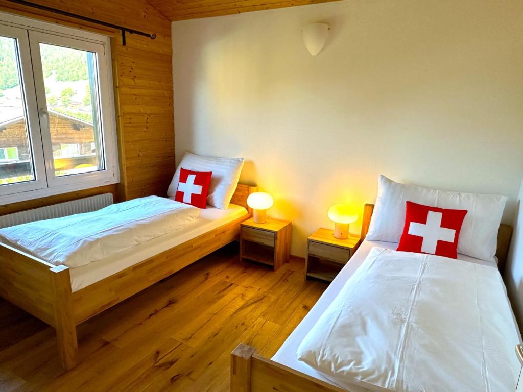 Letto o letti in una camera di SwissHut Stunning Views Alps - Chalet Flora