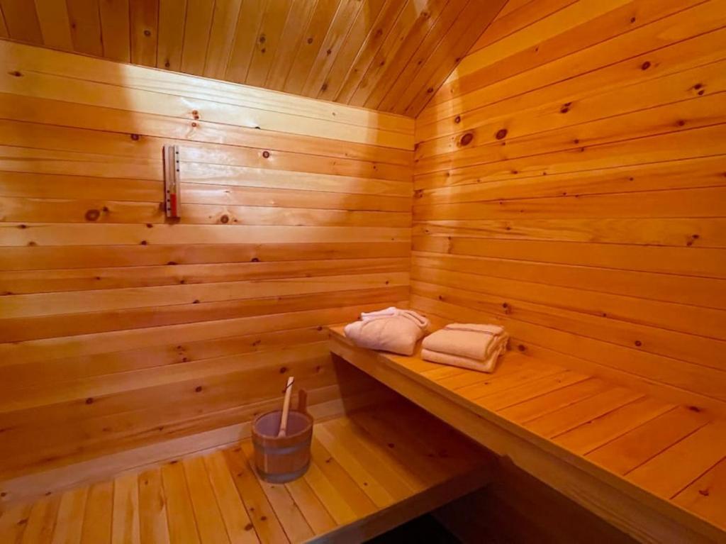 Fotografie z fotogalerie ubytování SwissHut Modern Chalet with Spa - Chalet Beunden v destinaci Beatenberg