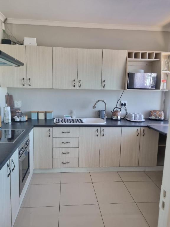 Kuchyň nebo kuchyňský kout v ubytování Grace Space in Plattekloof