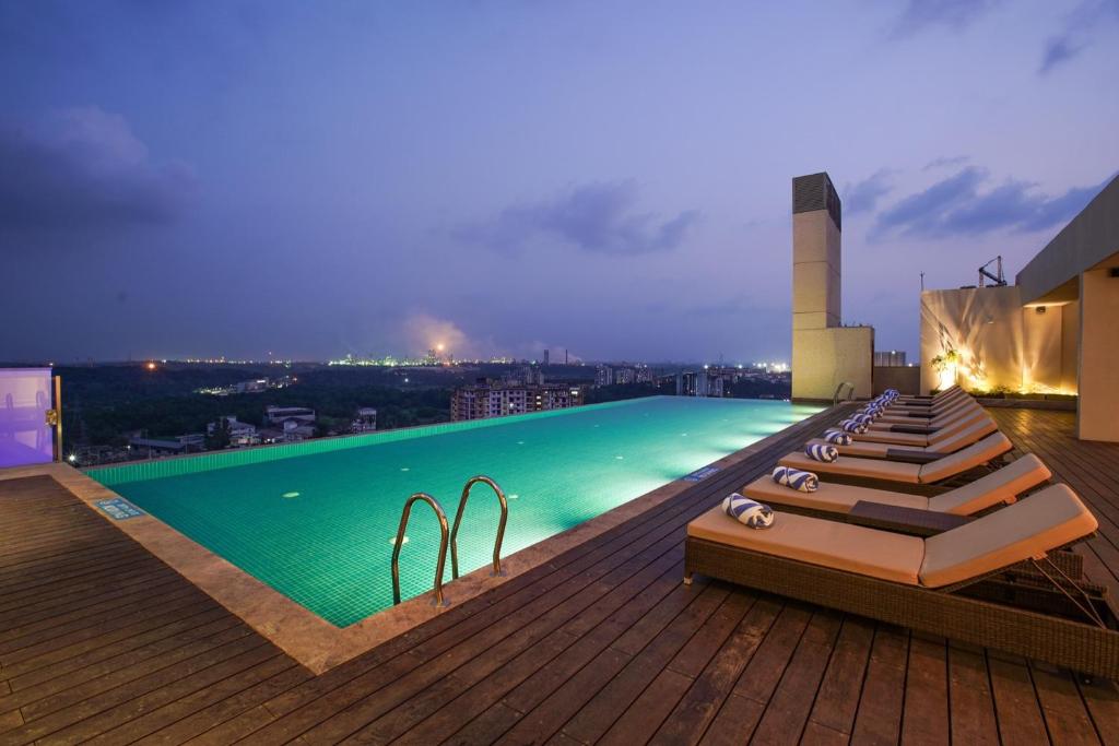 Bazén v ubytování Four Points by Sheraton Kochi Infopark nebo v jeho okolí