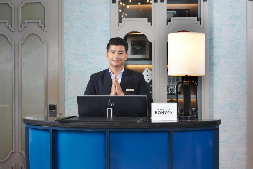 Členové personálu v ubytování Four Points by Sheraton Kochi Infopark