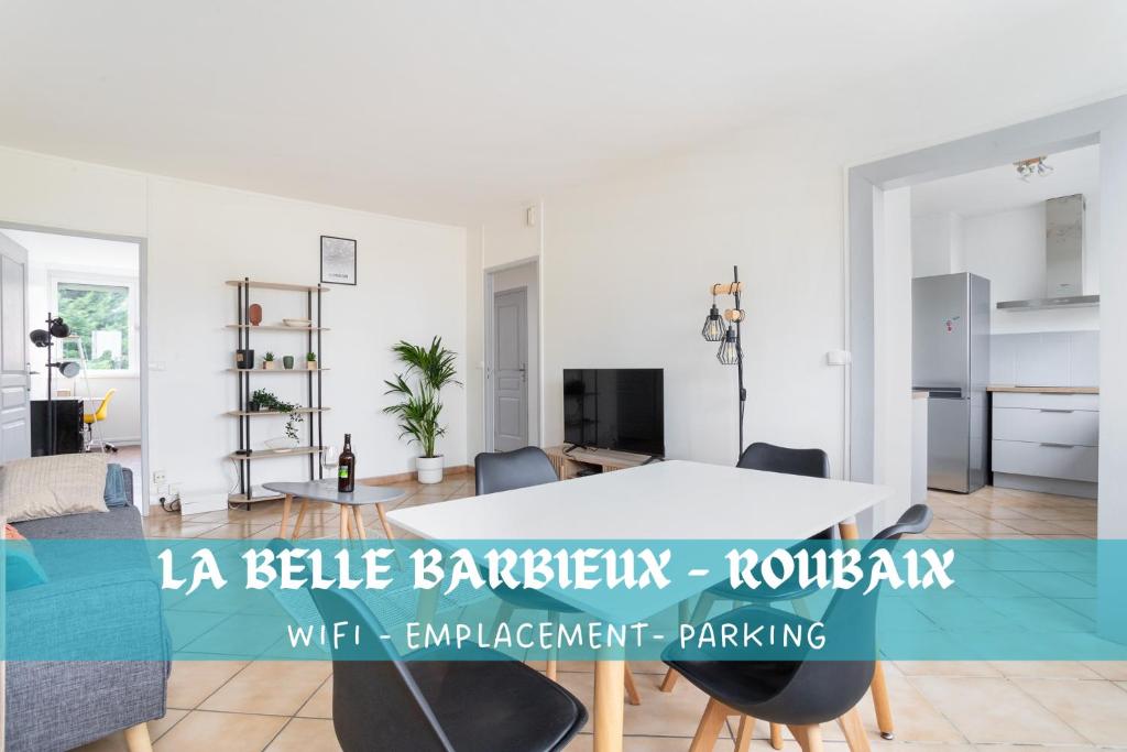 TV a/nebo společenská místnost v ubytování La Belle Barbieux - Roubaix