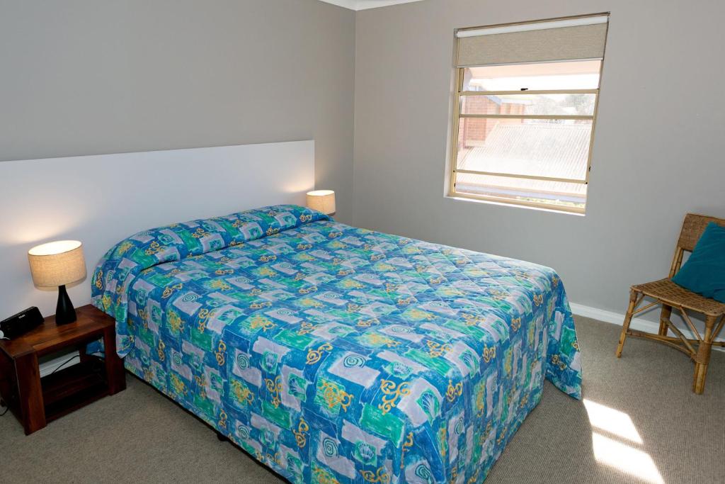 Dolphin Lodge Albany - Self Contained Apartments at Middleton Beach - Villa With Garden View