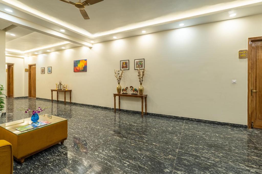 Fotografie z fotogalerie ubytování Lime Tree Hotel & One Bed Room Serviced Apartment - Noida Sector 50 Metro with Party Venue v destinaci Noida
