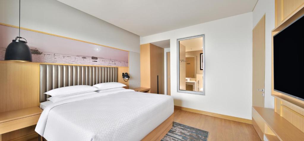Postel nebo postele na pokoji v ubytování Four Points by Sheraton Kochi Infopark