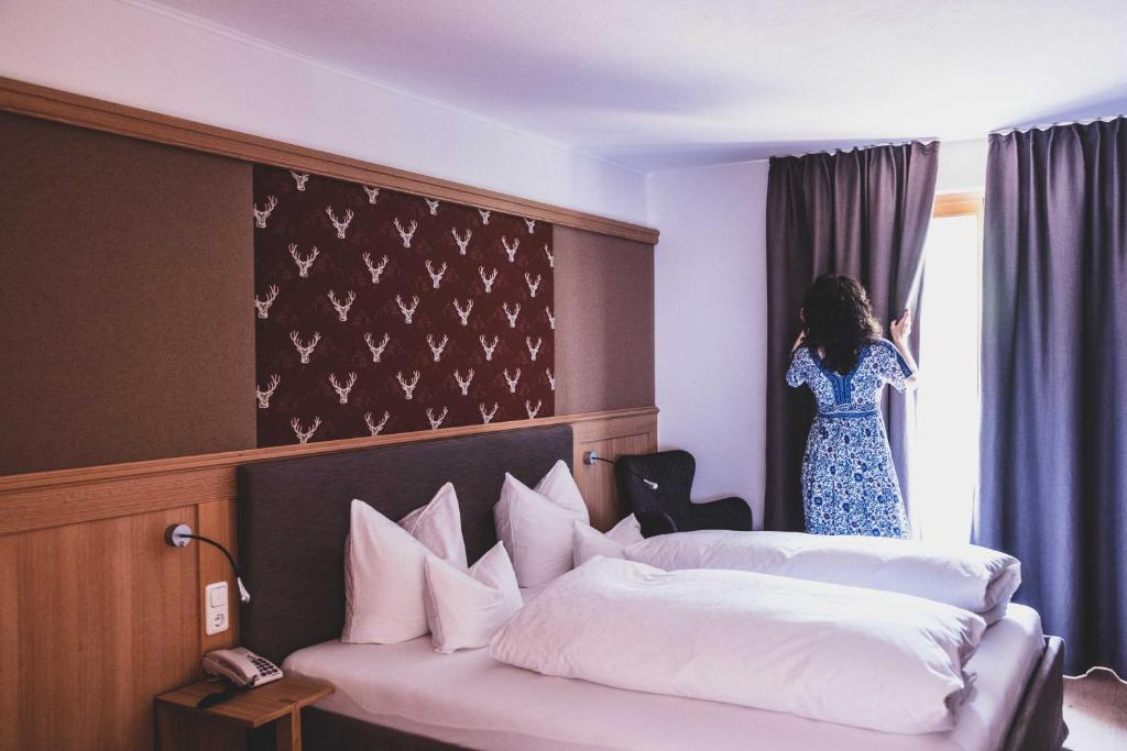 Posteľ alebo postele v izbe v ubytovaní Hotel Gasthof KREUZ