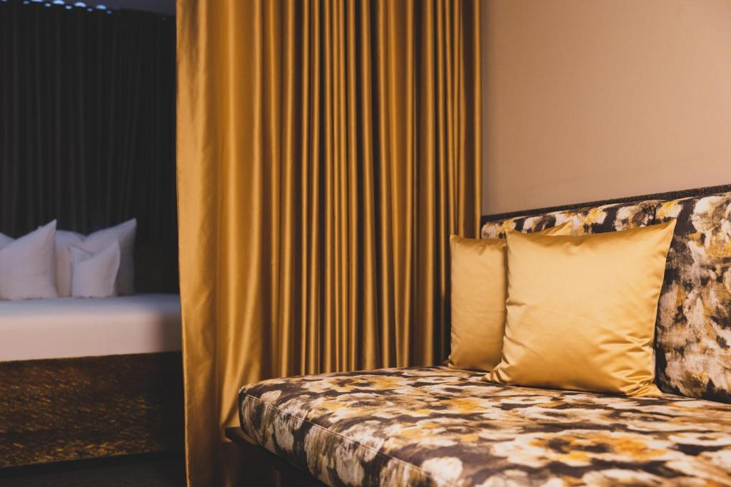 Posteľ alebo postele v izbe v ubytovaní Hotel Gasthof KREUZ