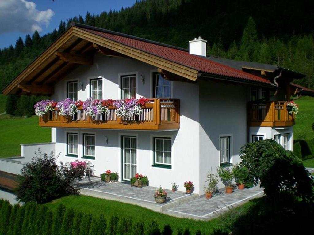 Tòa nhà nơi căn hộ tọa lạc