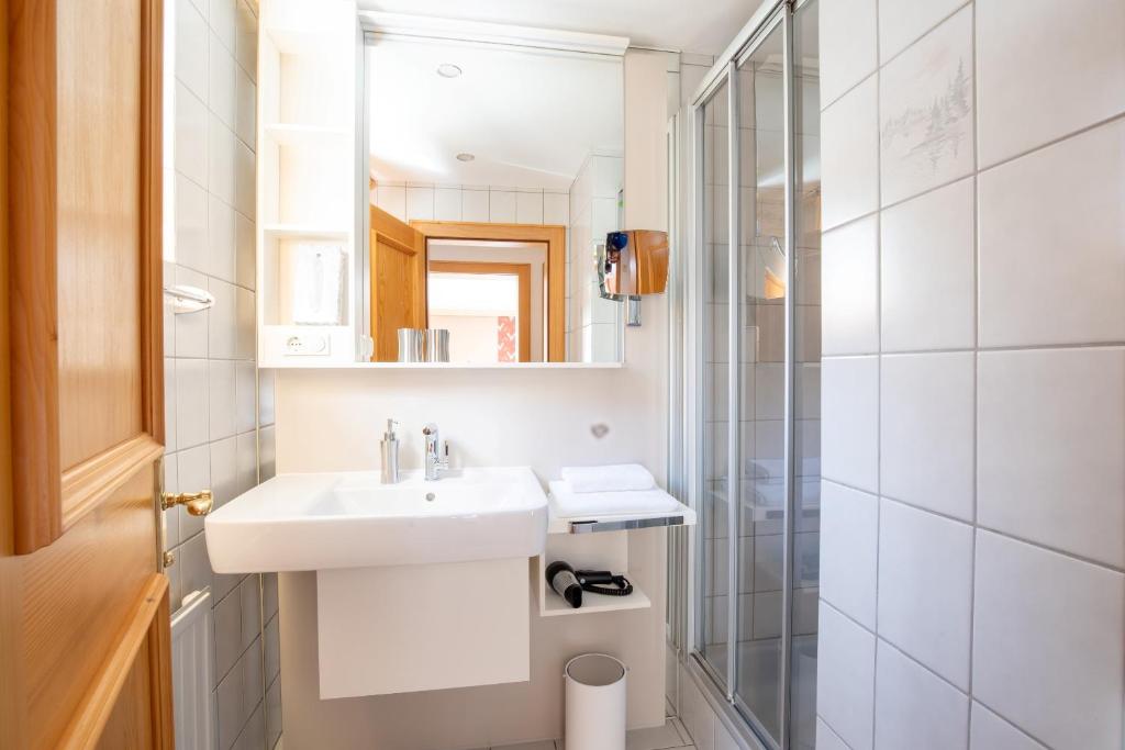Kúpeľňa v ubytovaní Hotel Gasthof KREUZ