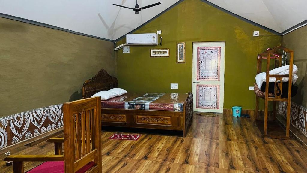 Postel nebo postele na pokoji v ubytování Mayurbhanj Eco Resort