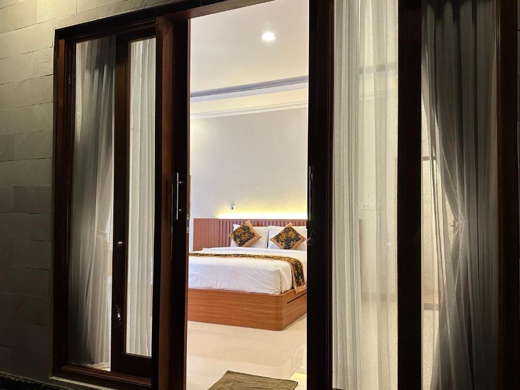 Postel nebo postele na pokoji v ubytování Uma Swari Villa Sidemen