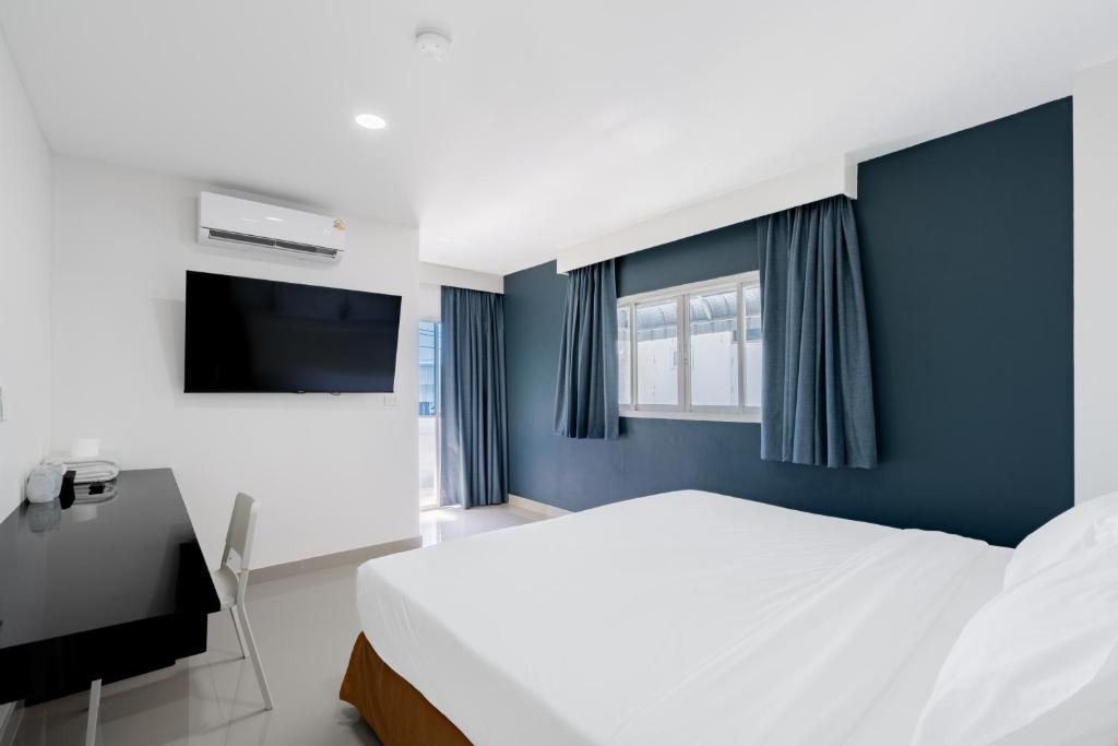 Postel nebo postele na pokoji v ubytování Terminal2 Hotel Phuket