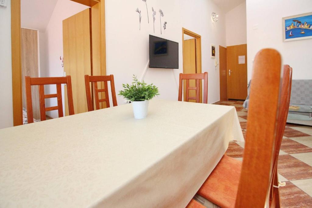 Televízia a/alebo spoločenská miestnosť v ubytovaní Apartments Aquarium Dorcic